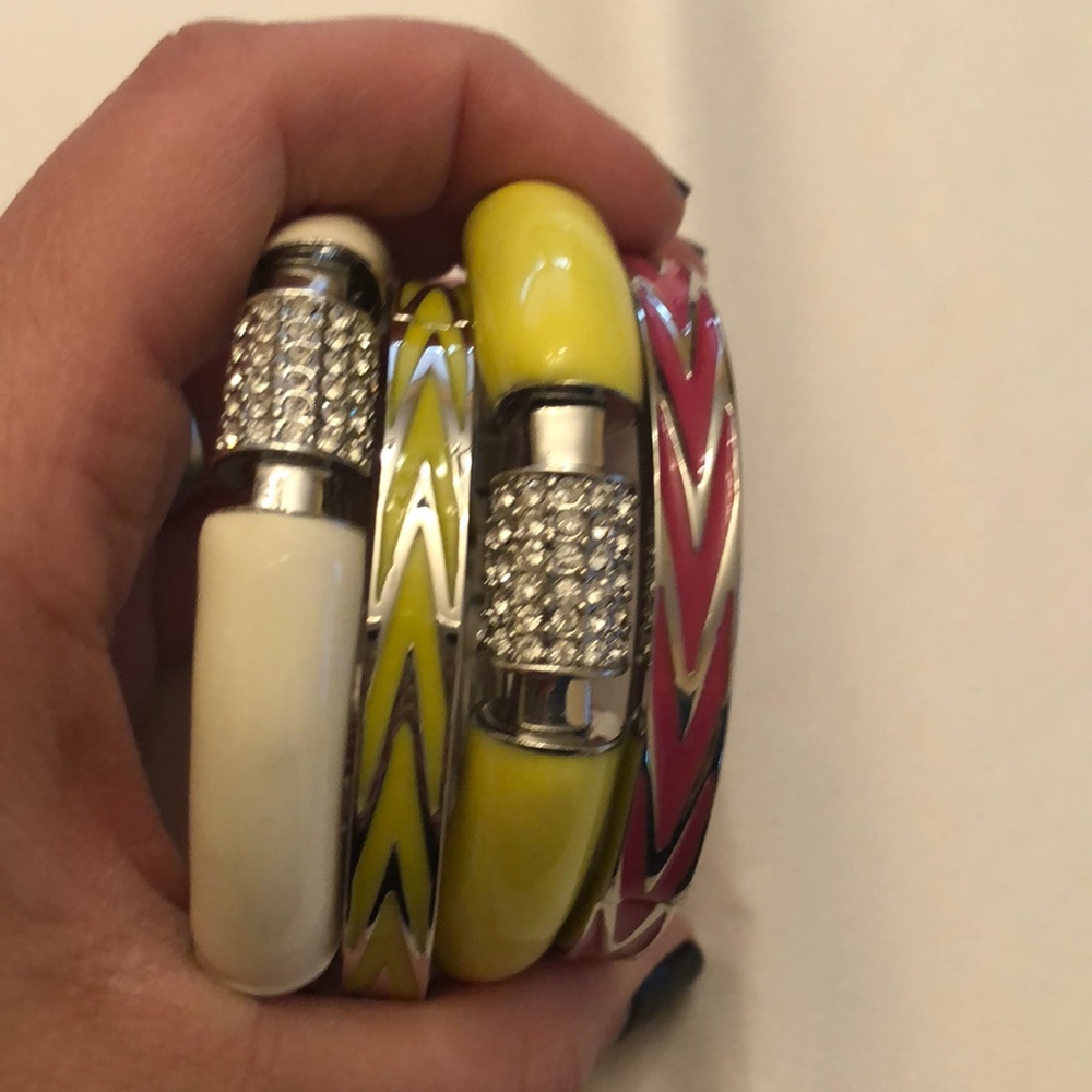 💛 4 Lia Sophia Bangles